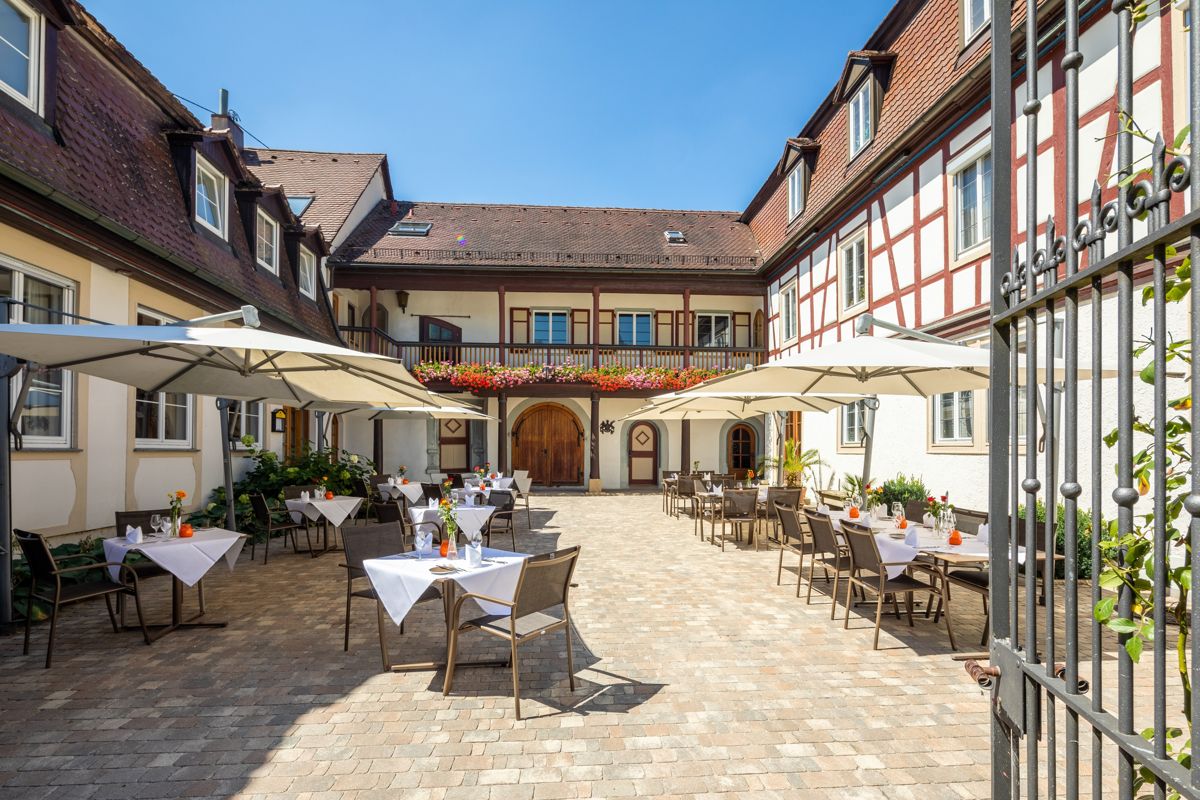 Monarch Hotel Außenansicht Pool