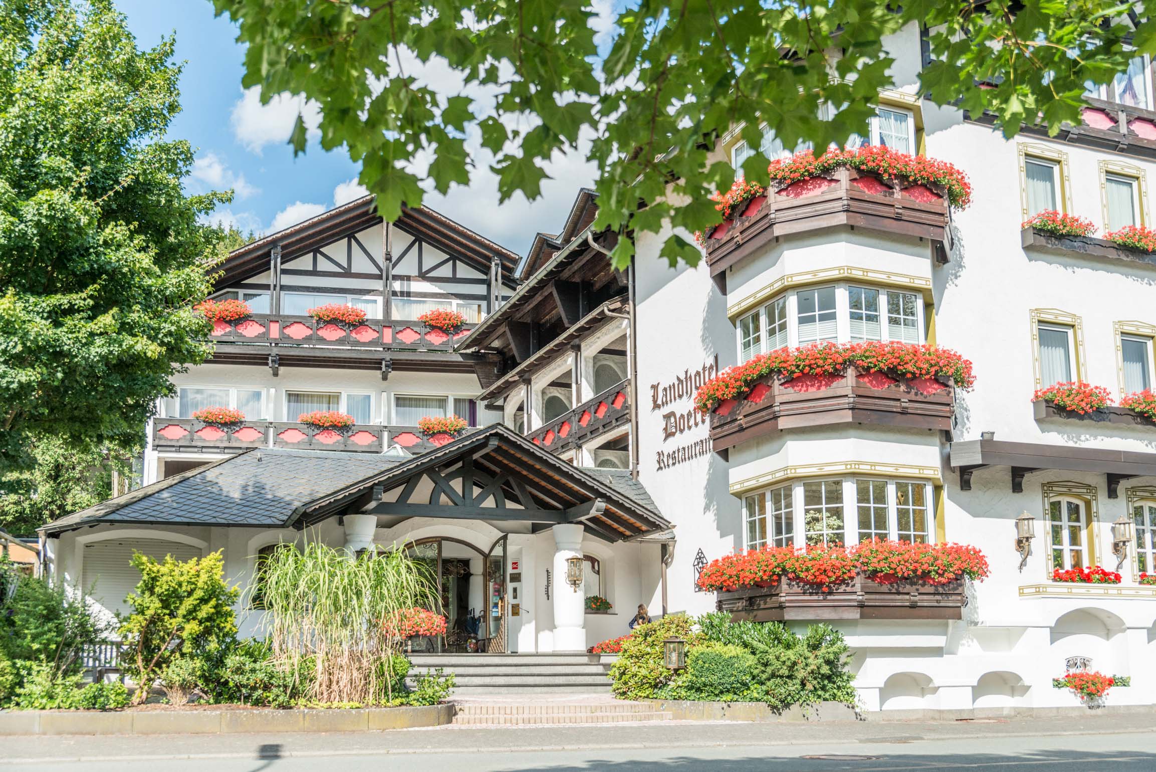 Monarch Hotel Außenansicht Pool
